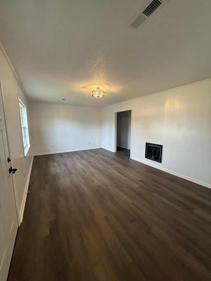 112 Edna St - Photo 2 of 17