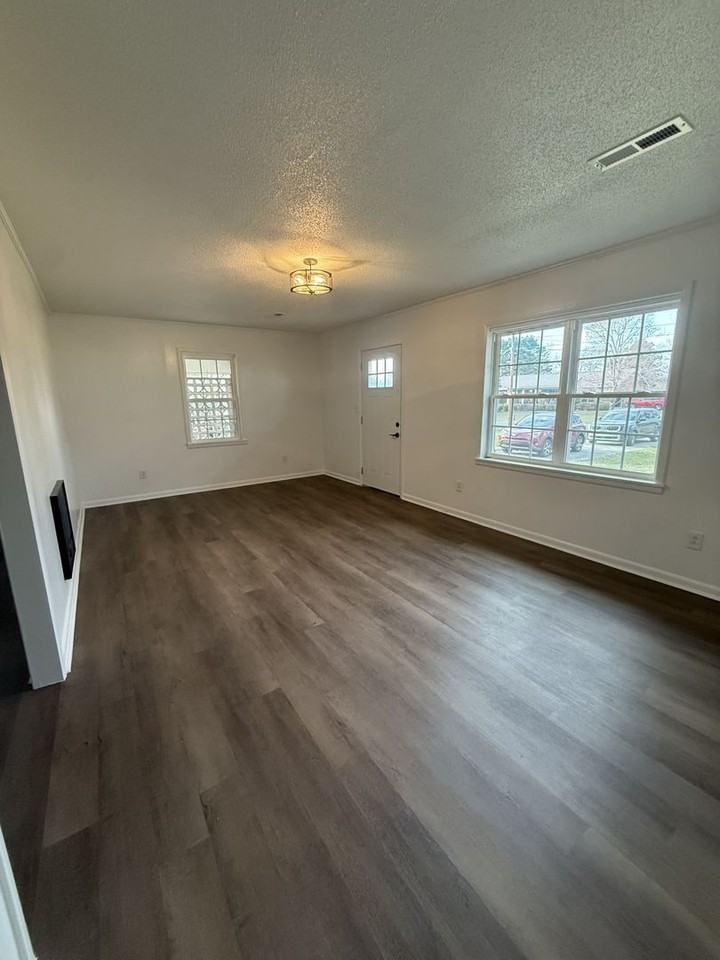 112 Edna St - Photo 3 of 17