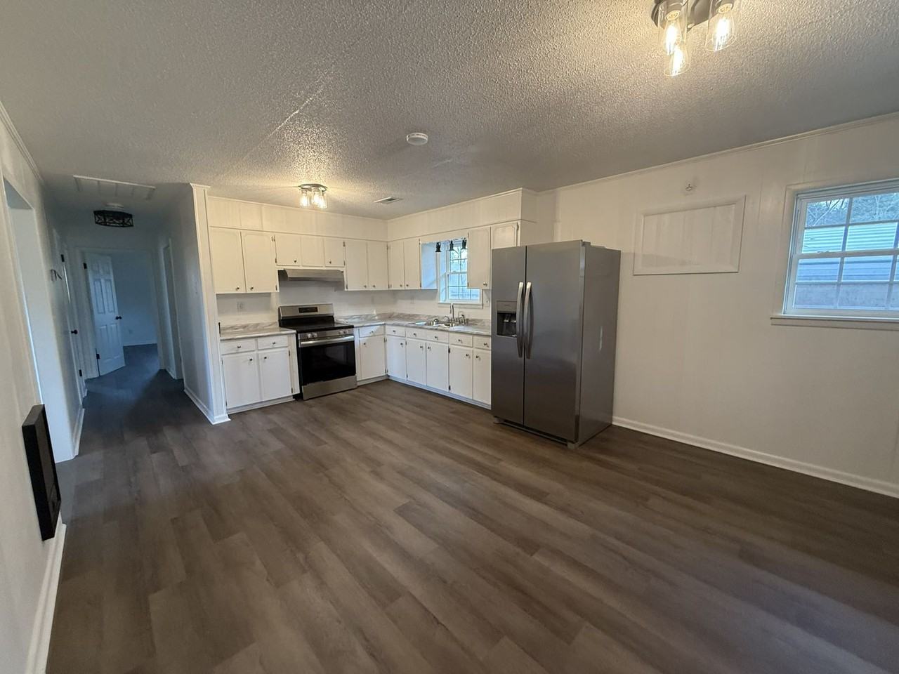 112 Edna St - Photo 5 of 17