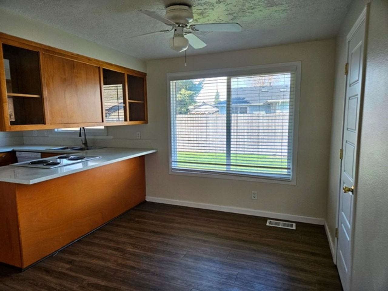 4575 Drake Ct Ne - Photo 5 of 26