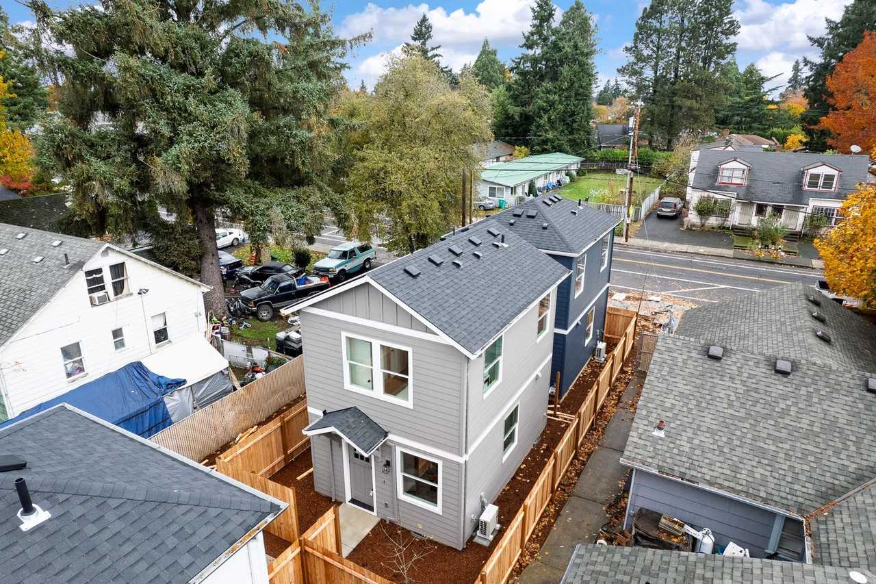 12096 Se Market St - Photo 2 of 23