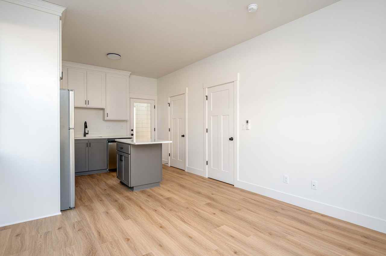 12096 Se Market St - Photo 5 of 23