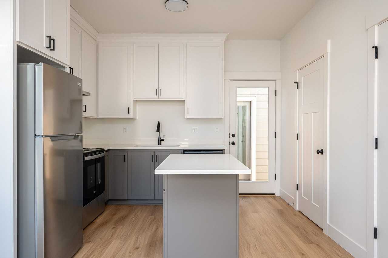 12096 Se Market St - Photo 6 of 23