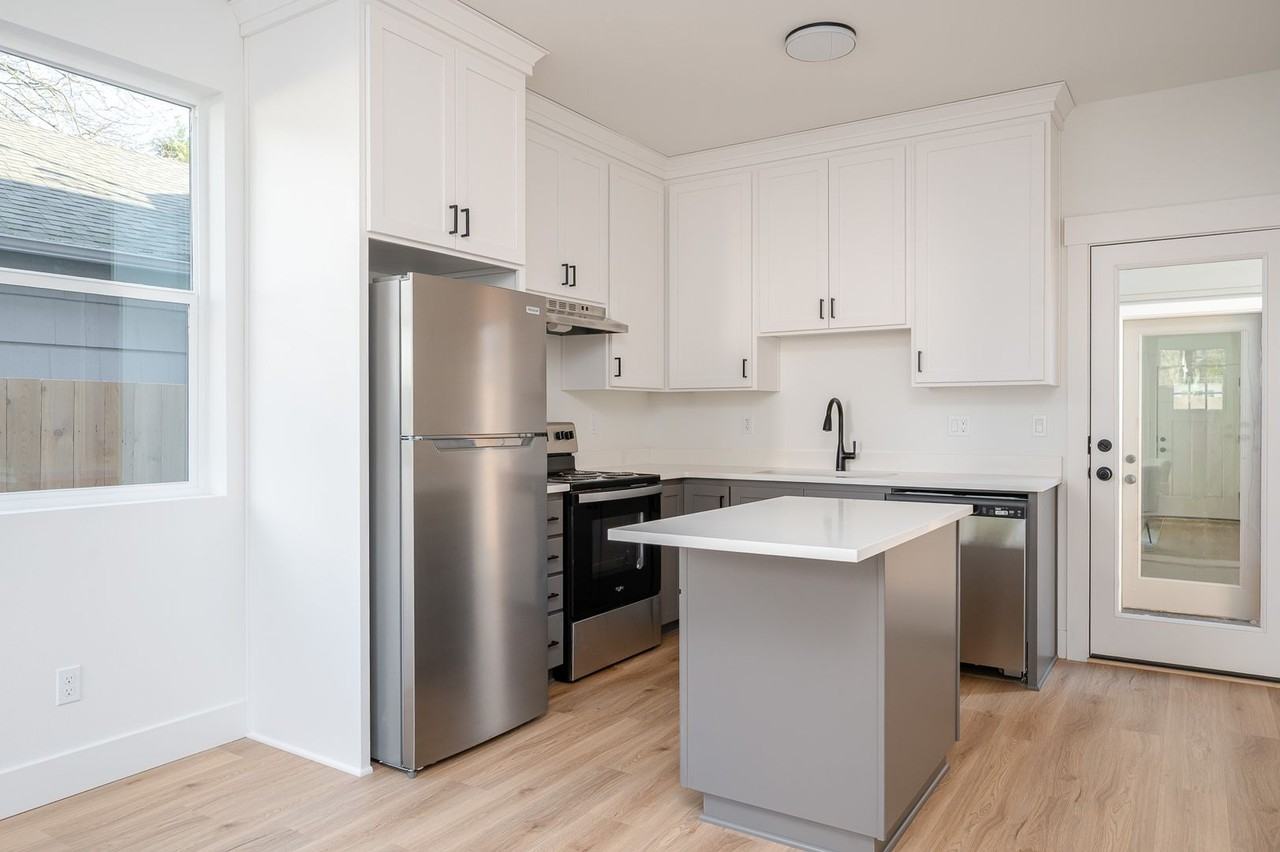 12096 Se Market St - Photo 7 of 23