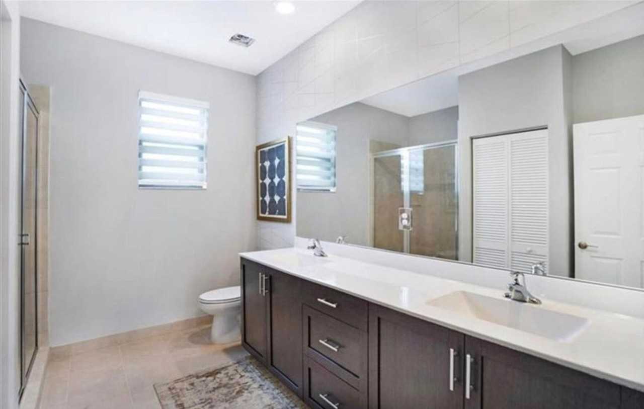 1513 Sw 28th St - Photo 3 of 12