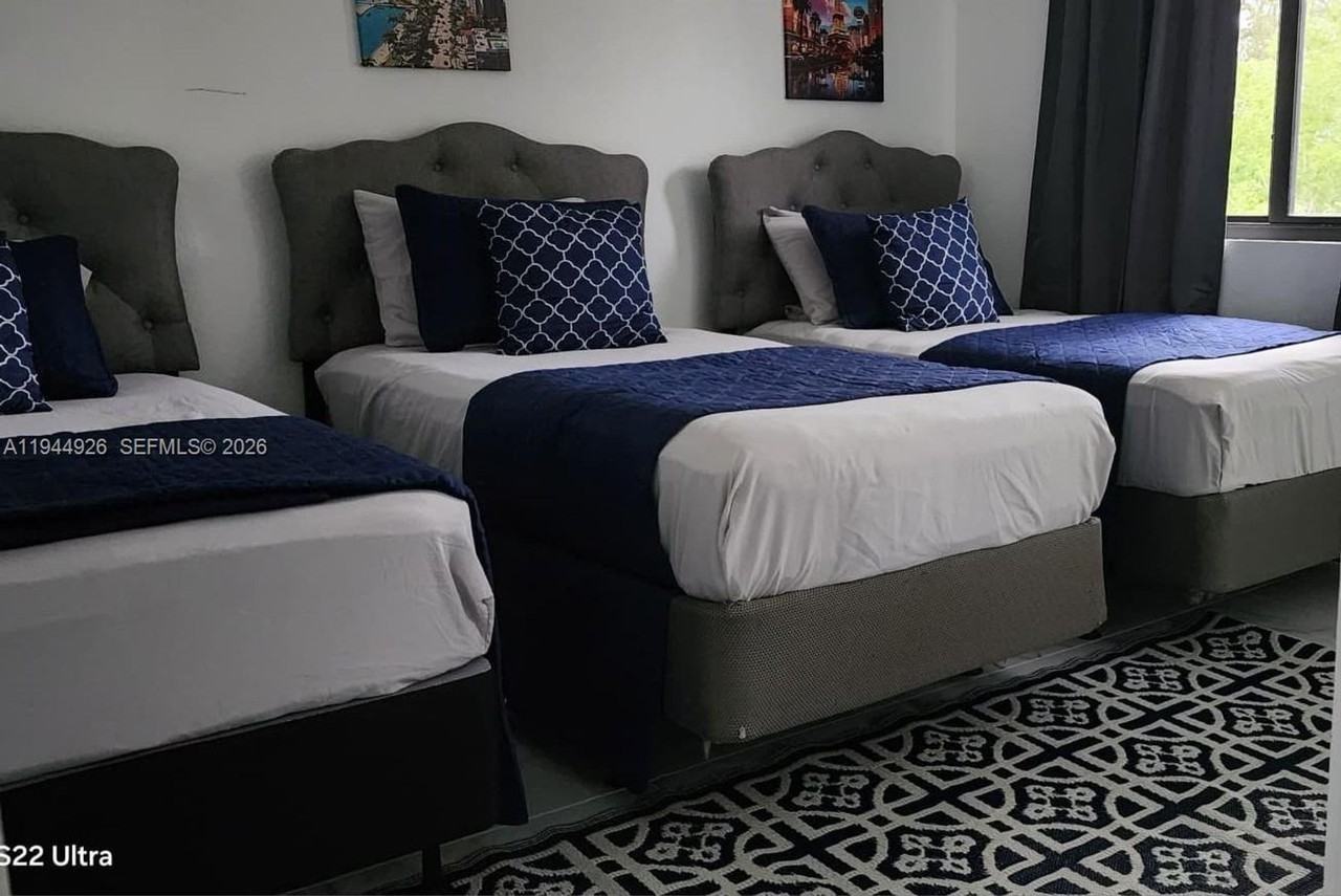 8016 Nw 14th Pl - Photo 5 of 11