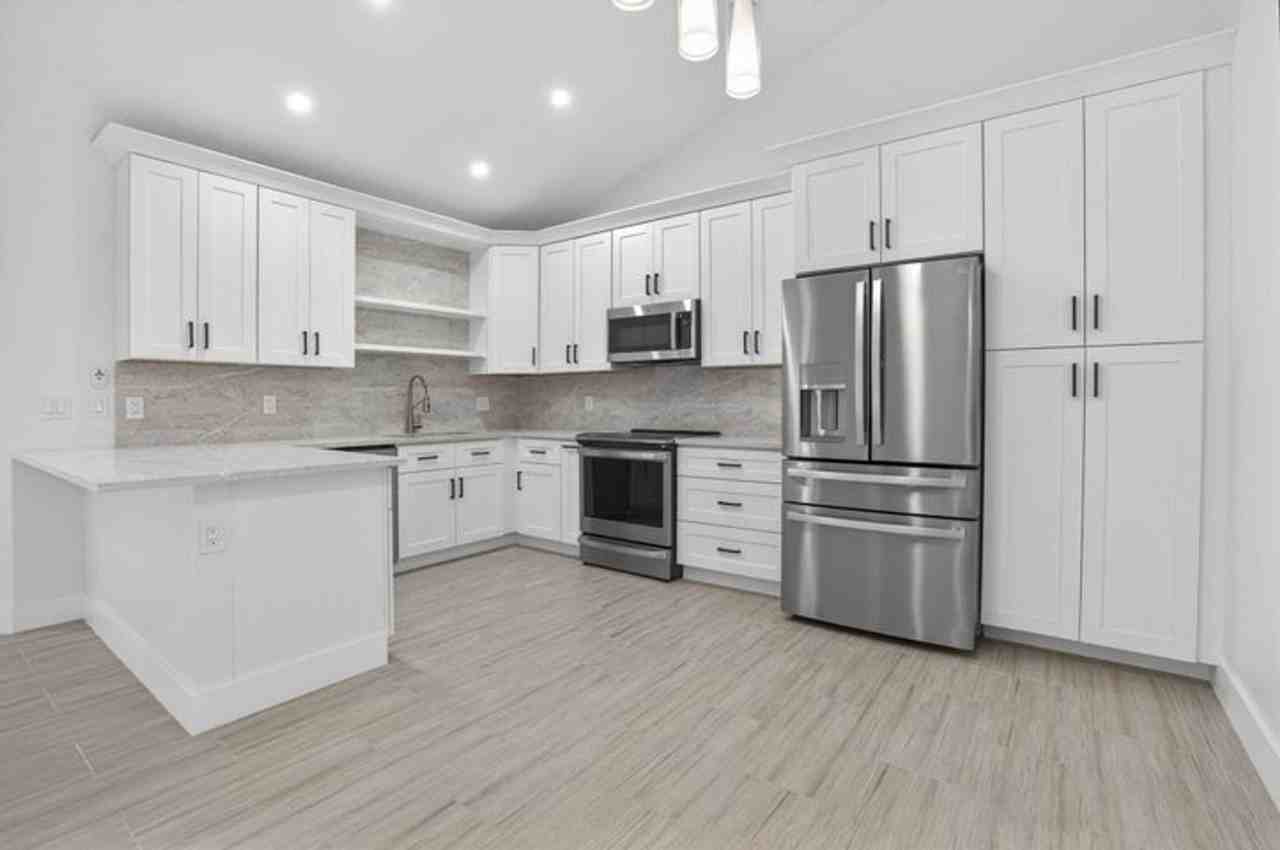 5230 Woodruff Ln - Photo 7 of 30