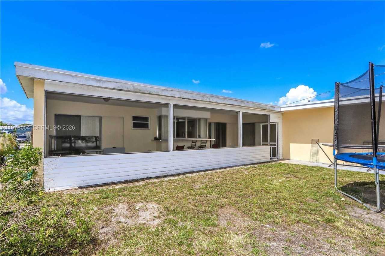 7769 Biltmore Blvd - Photo 2 of 20