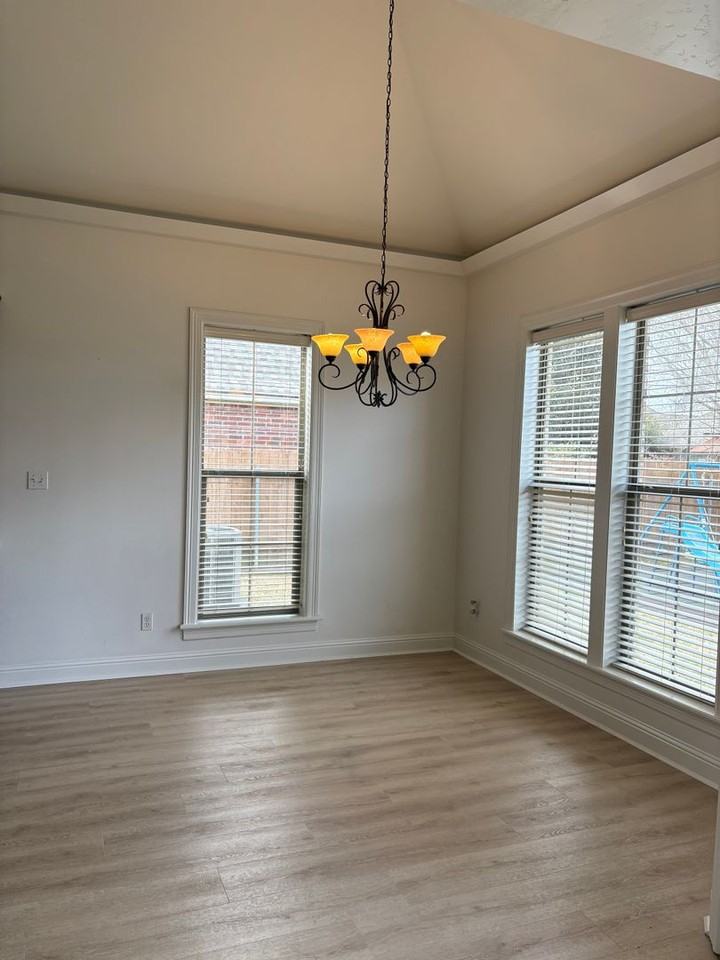 9036 Hayden Dr - Photo 3 of 15