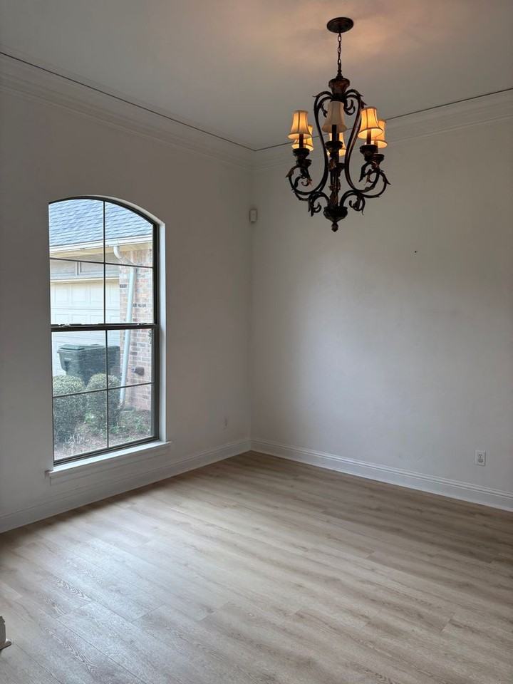 9036 Hayden Dr - Photo 4 of 15