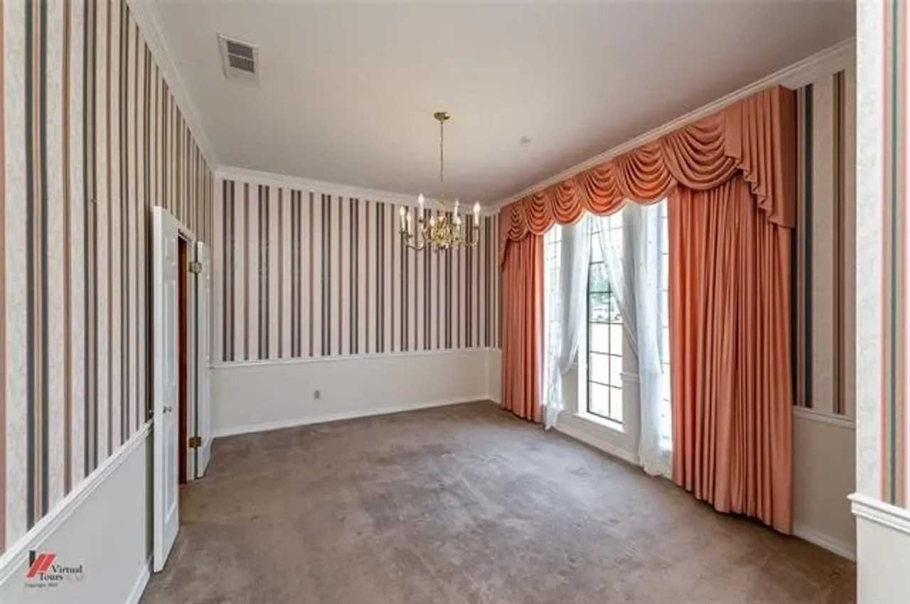 404 Madison St - Photo 4 of 7