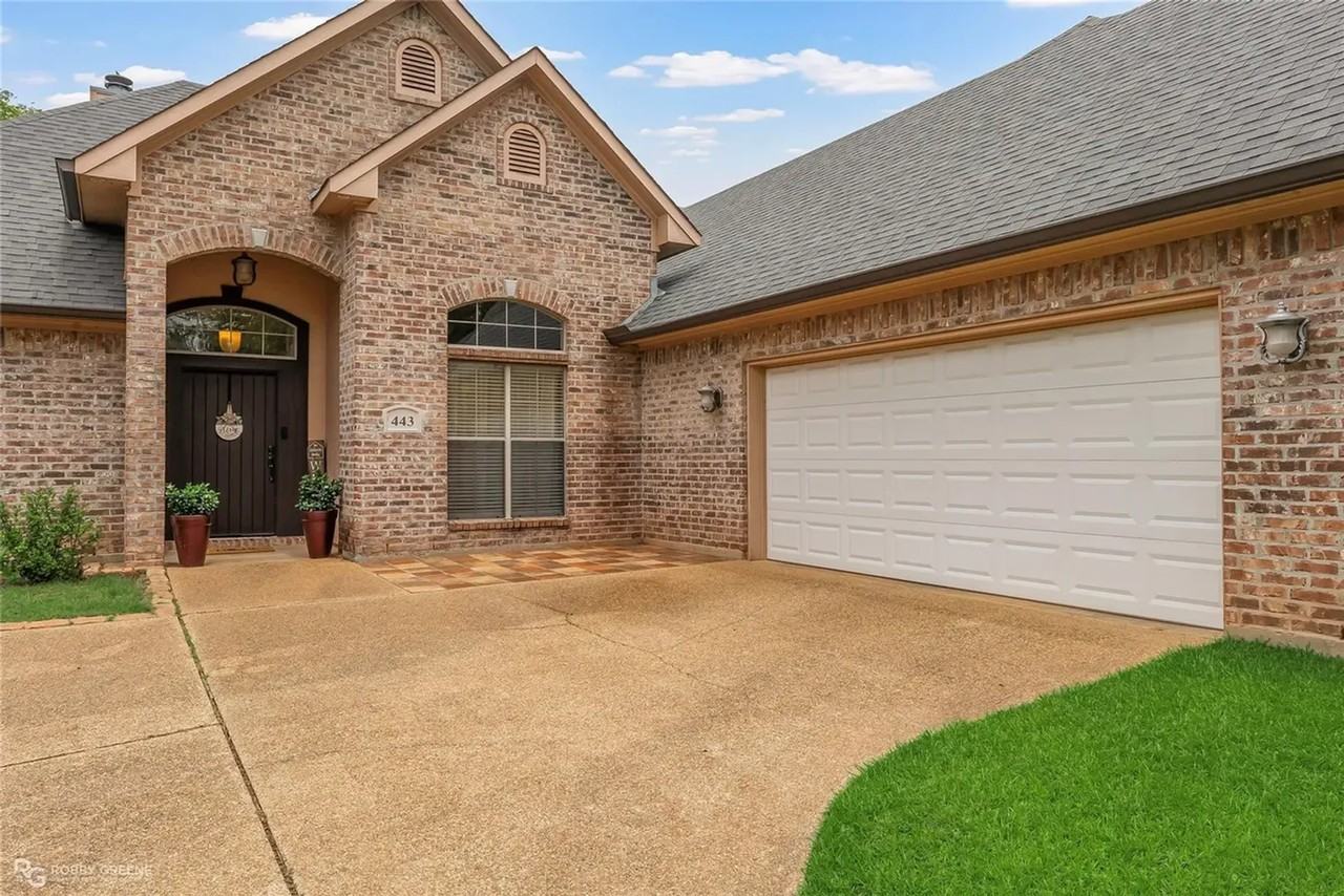 443 Summit Dr - Photo 2 of 14