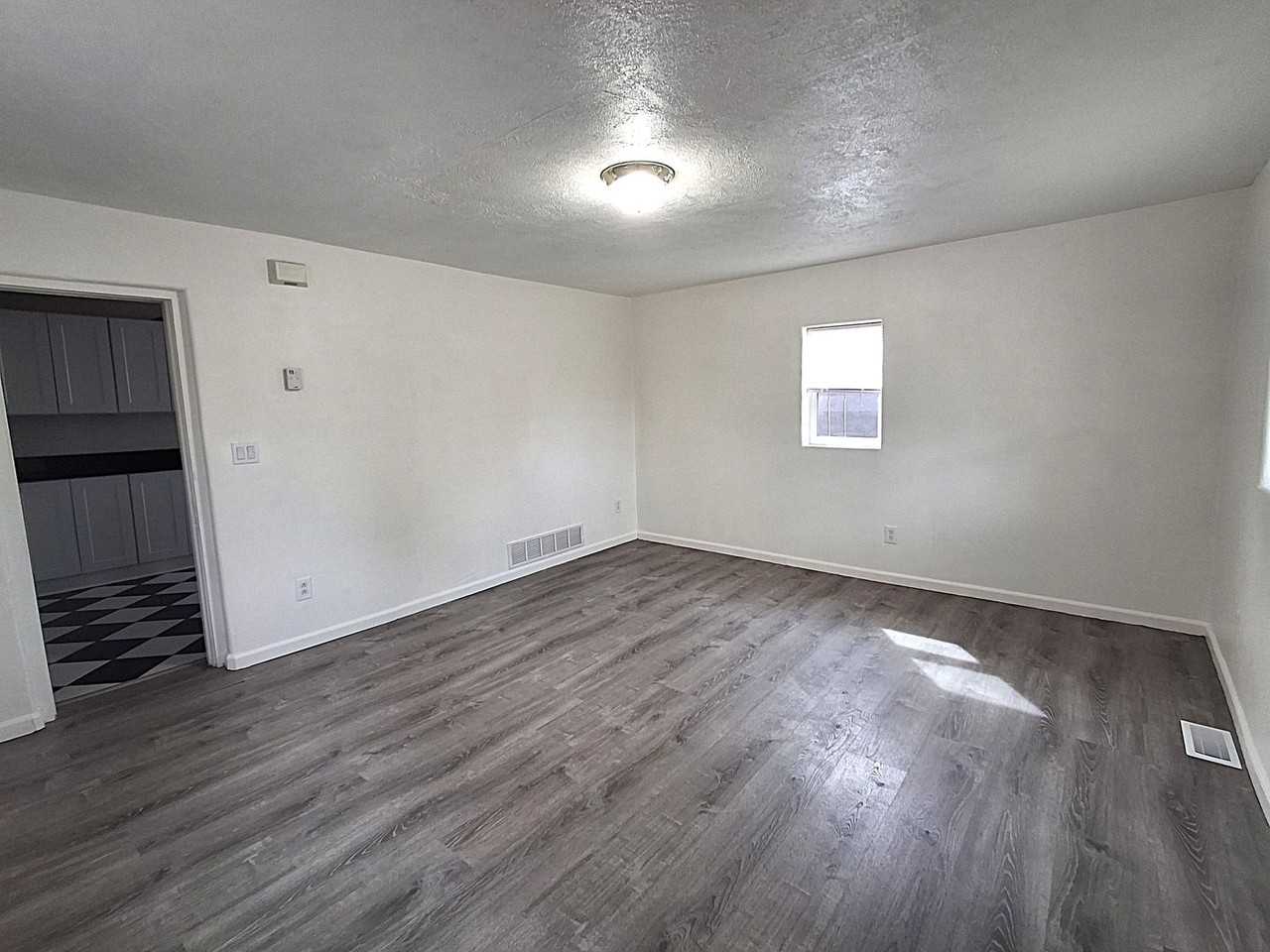 1012 Stone Ave - Photo 2 of 10