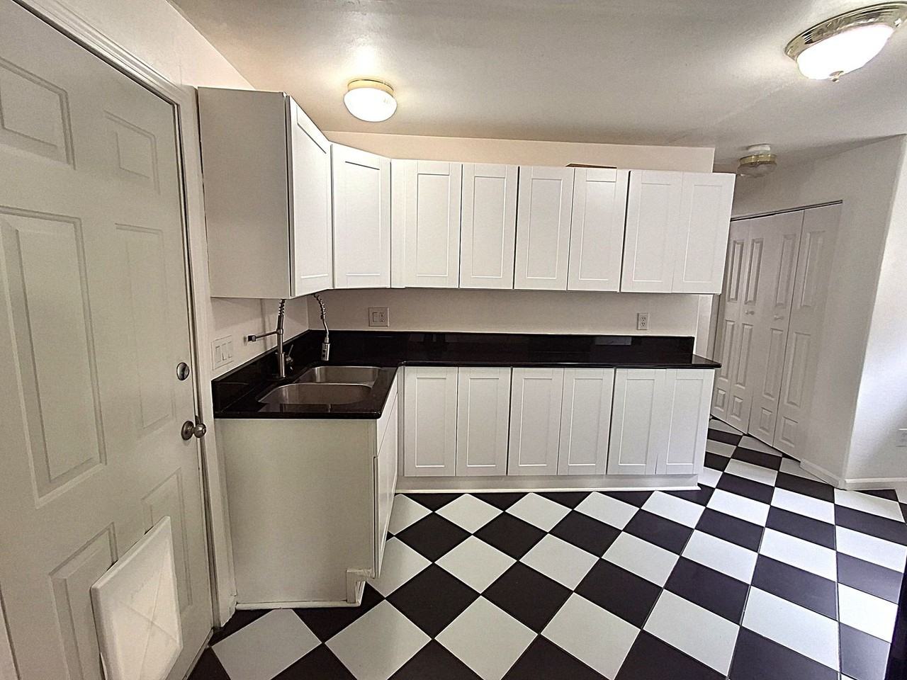 1012 Stone Ave - Photo 4 of 10