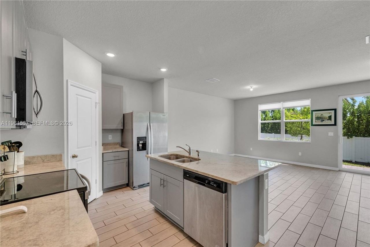 3506 Joshua Tree St - Photo 2 of 30