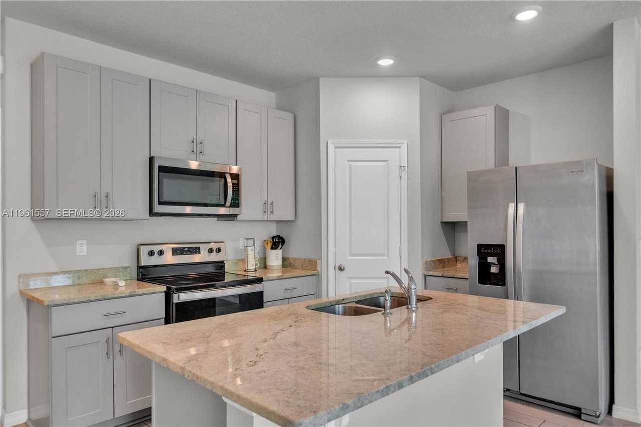 3506 Joshua Tree St - Photo 3 of 30