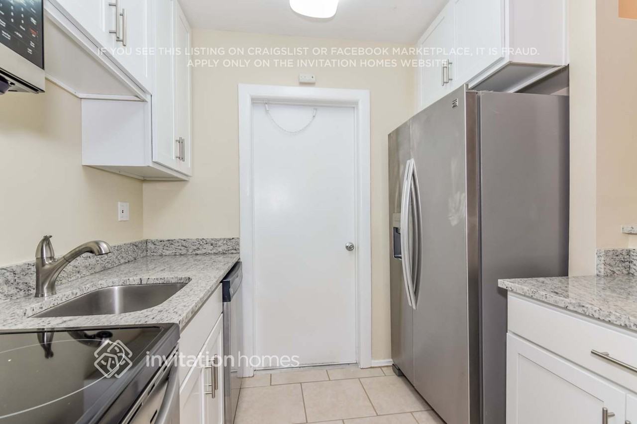 511 Sutton Pl - Photo 6 of 21