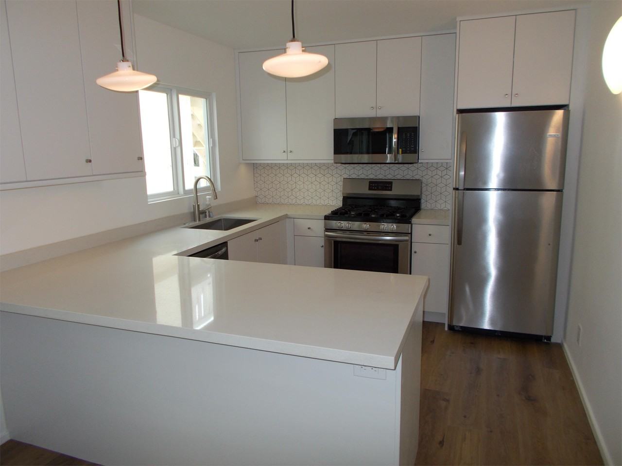 925 W Balboa Blvd #B - Photo 2 of 8