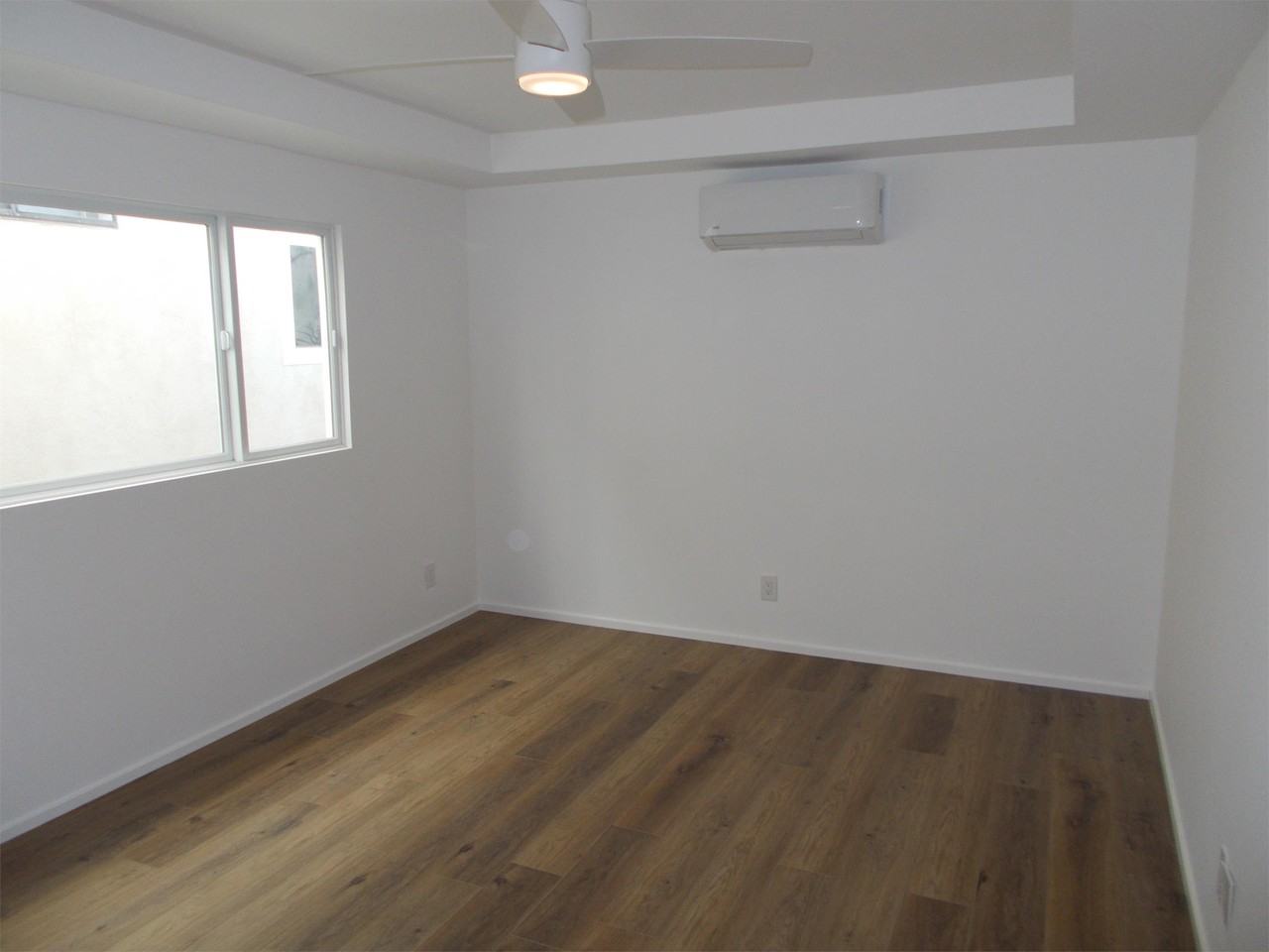 925 W Balboa Blvd #B - Photo 7 of 8