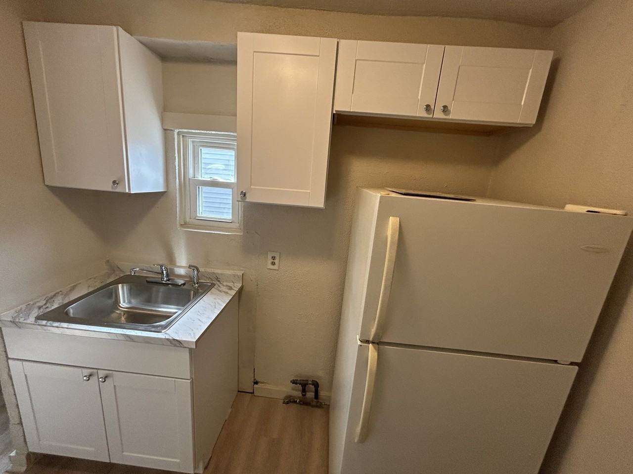 956 6th St #1 - Photo 2 of 7