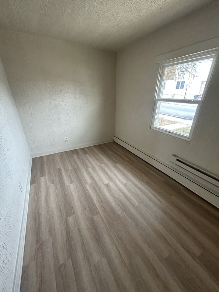 956 6th St #1 - Photo 4 of 7