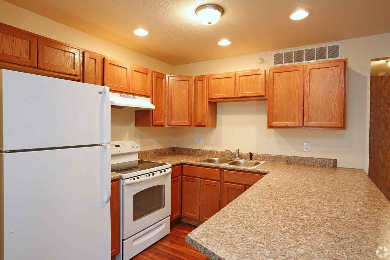 200 Plymouth Lane - Photo 3 of 50