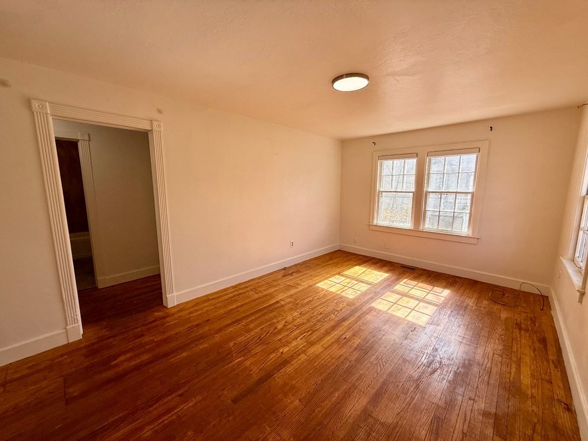 730 S Littler Ave #1 - Photo 3 of 24