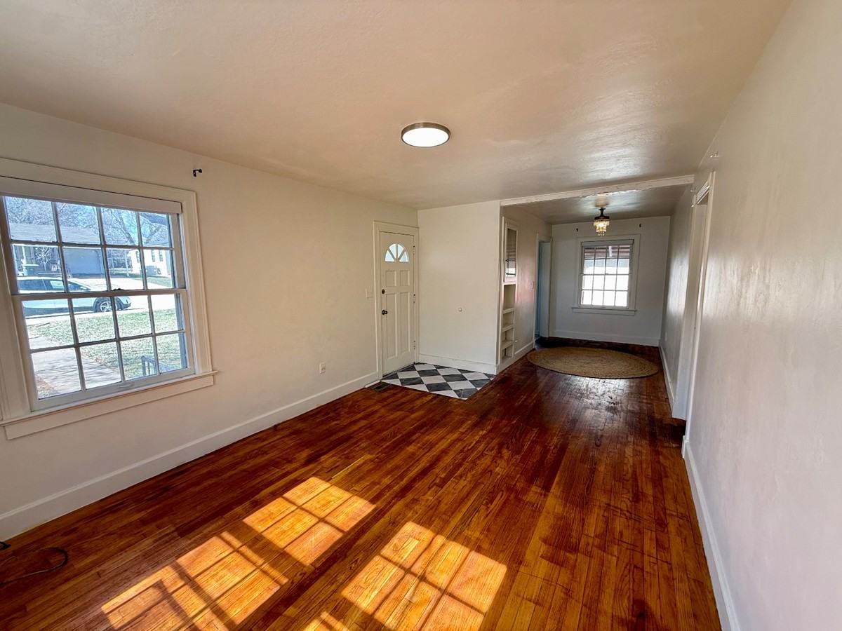 730 S Littler Ave #1 - Photo 4 of 24