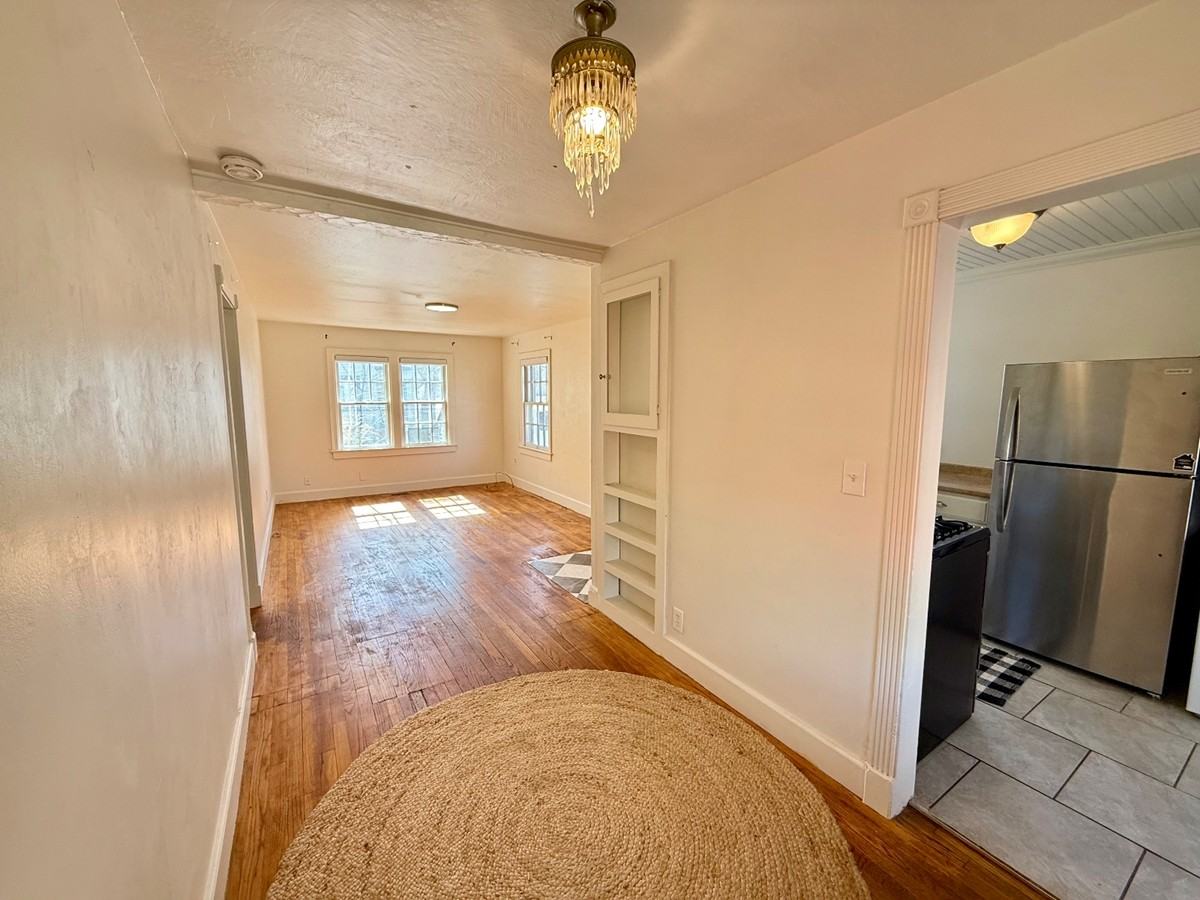 730 S Littler Ave #1 - Photo 6 of 24