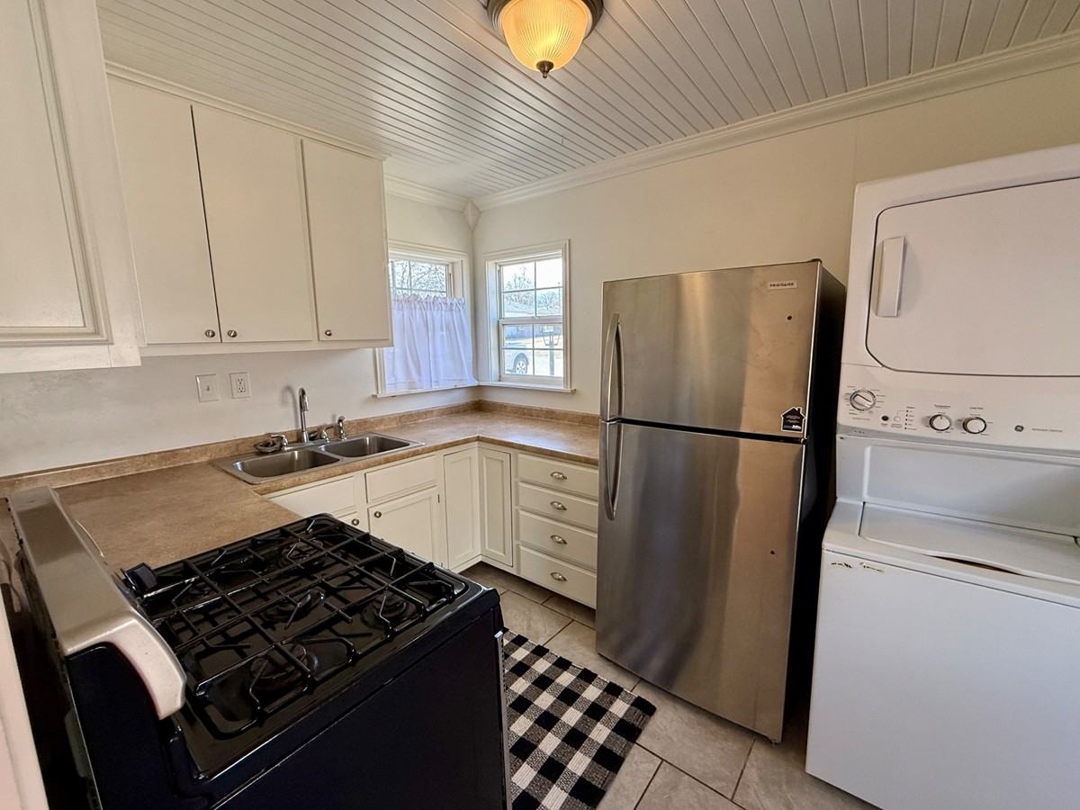 730 S Littler Ave #1 - Photo 7 of 24