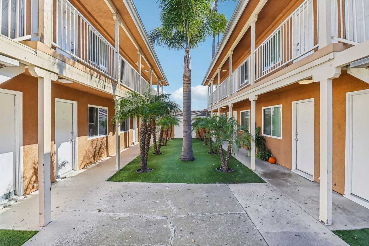 Astro Vista Apartments - Photo 5 of 28