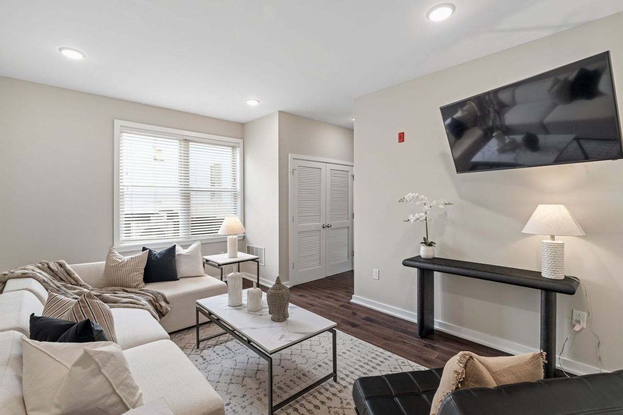 Summit House - Photo 2 of 50