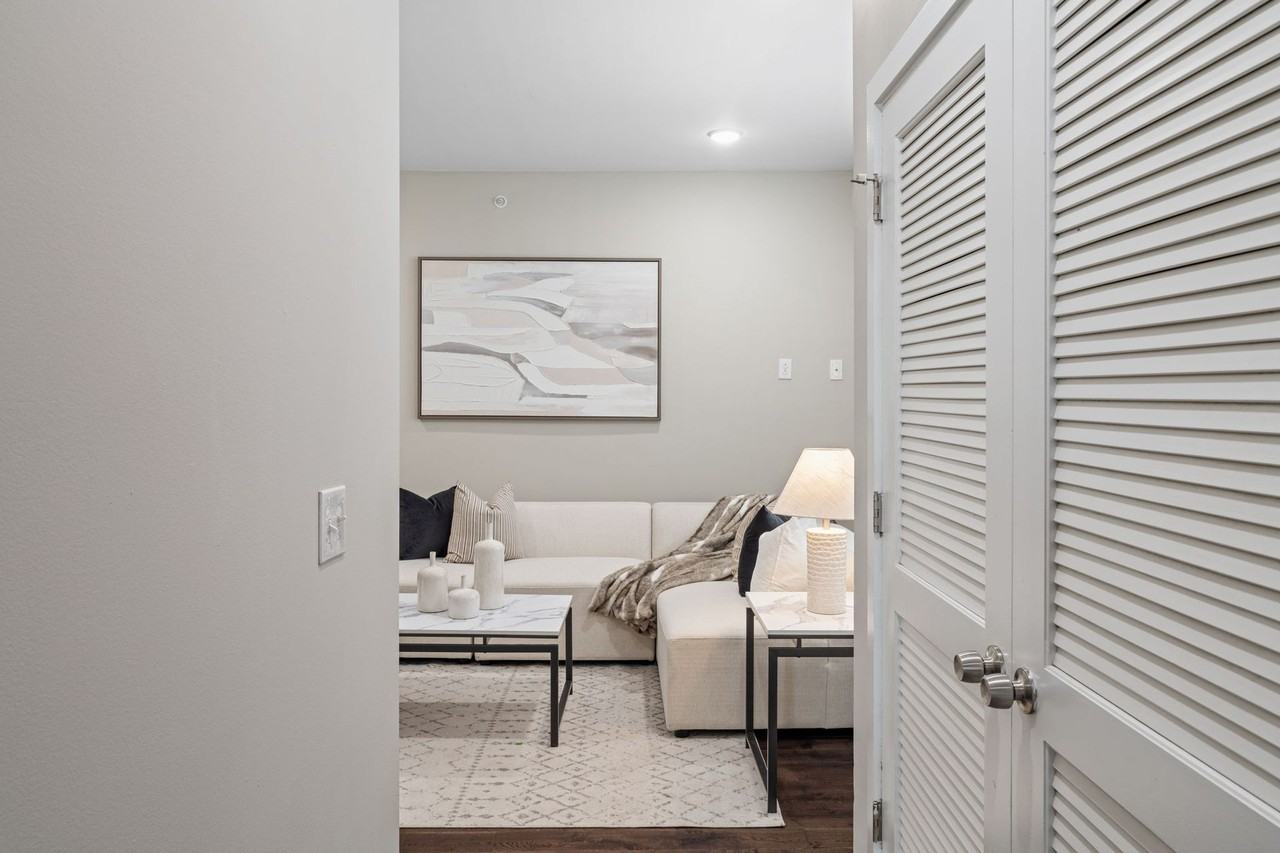 Summit House - Photo 5 of 50