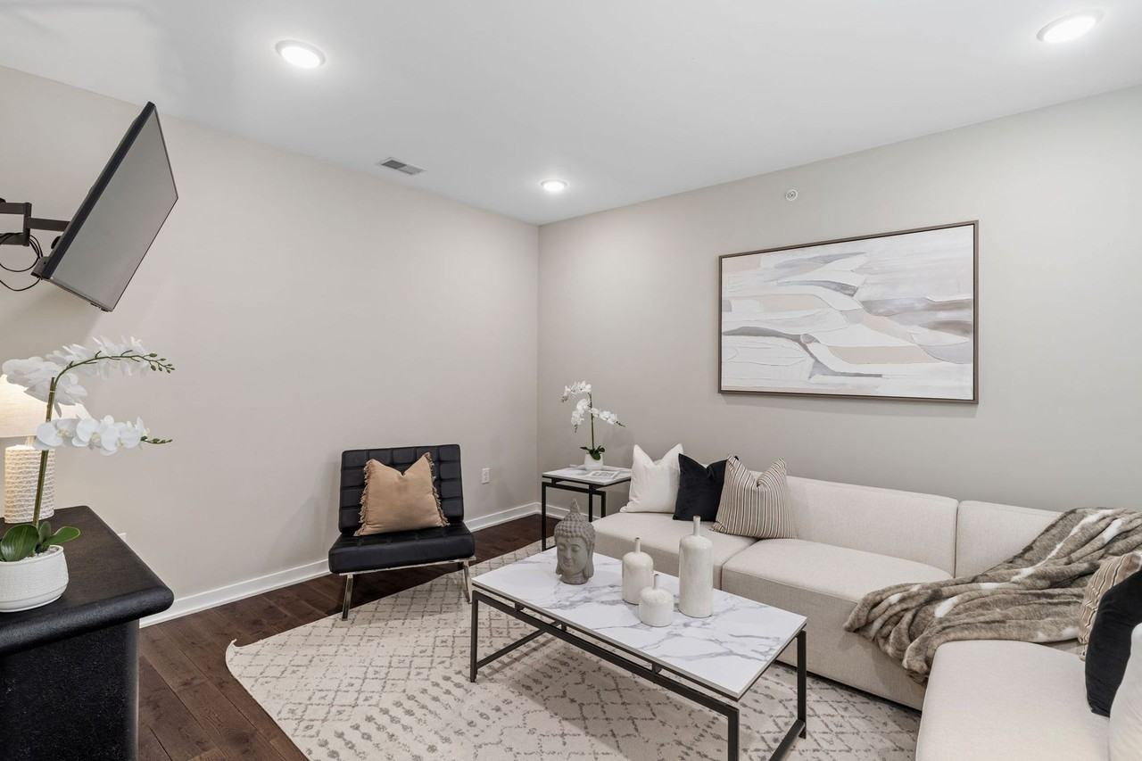 Summit House - Photo 7 of 50