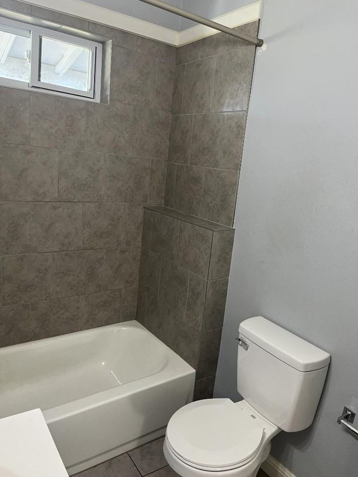 956 S Floyd St - Photo 2 of 10