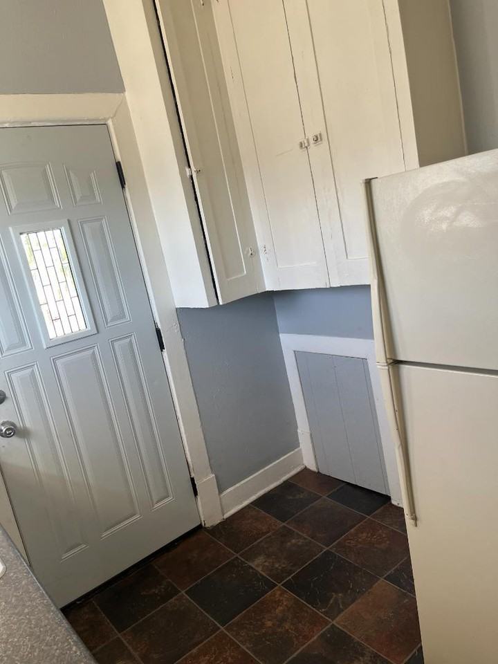 956 S Floyd St - Photo 5 of 10