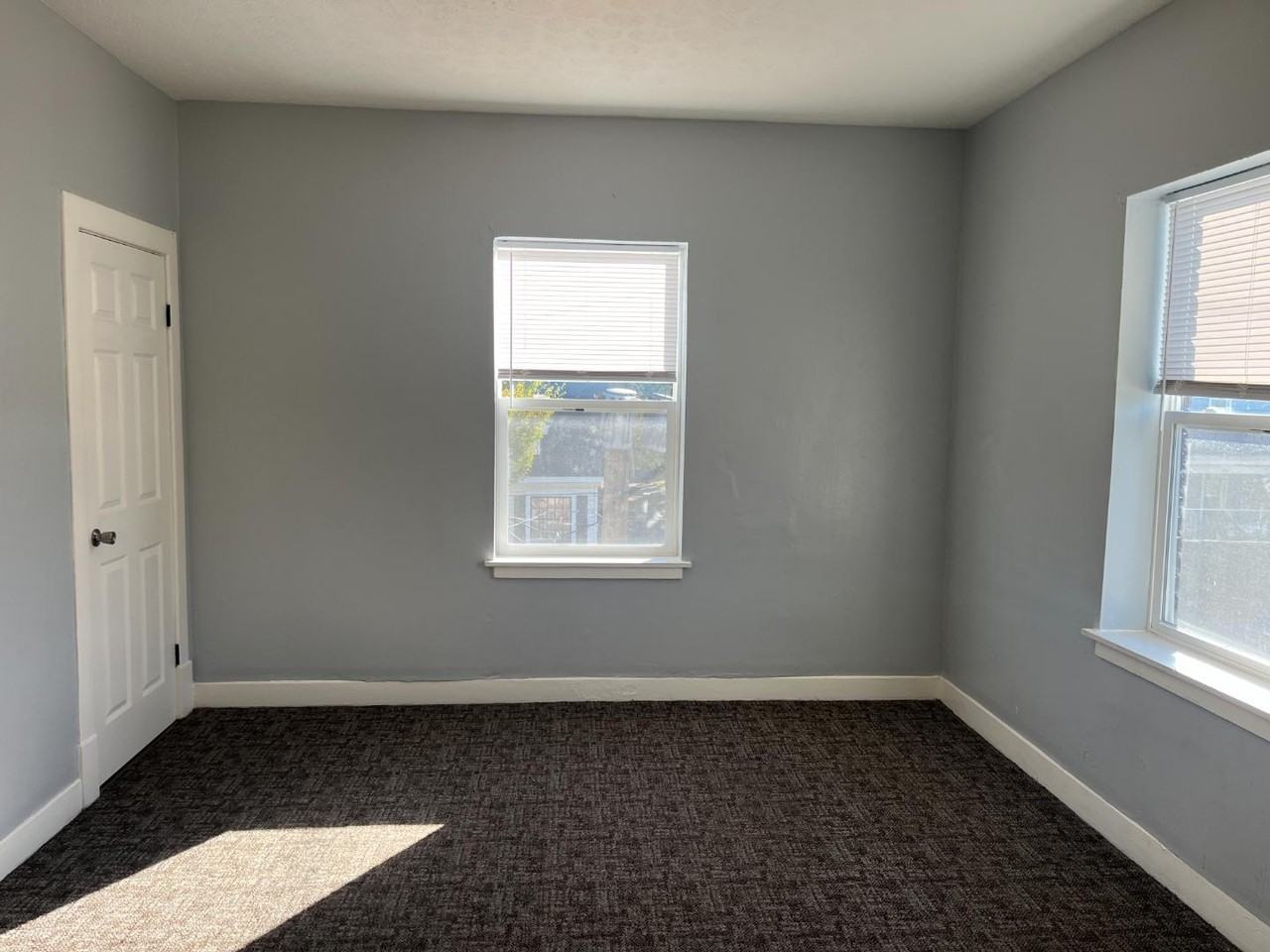 956 S Floyd St - Photo 6 of 10