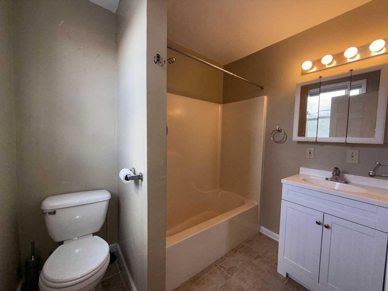 8 N Jefferson Ave #1 - Photo 2 of 6