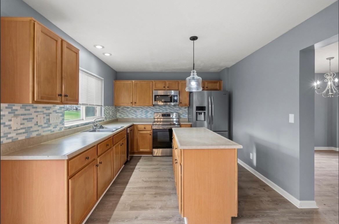 11241 Sugarmill Dr - Photo 7 of 11