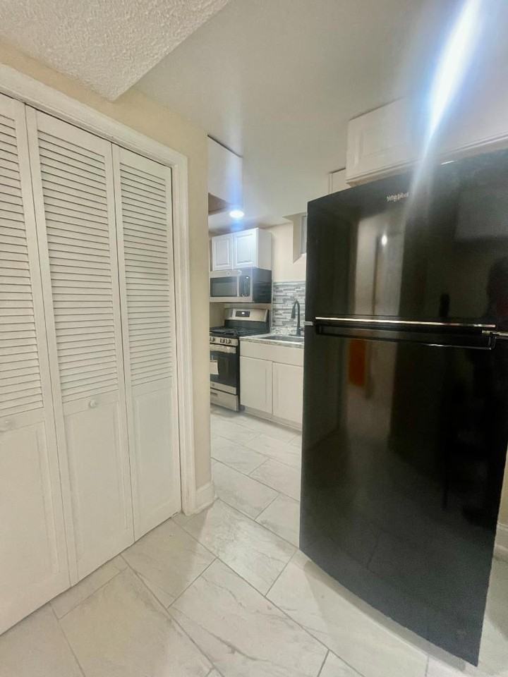 416 Topeka Ave - Photo 7 of 8