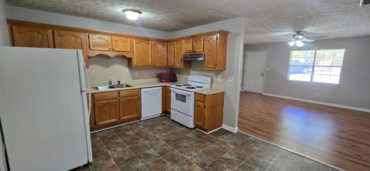 1064 Angel Dr - Photo 2 of 7