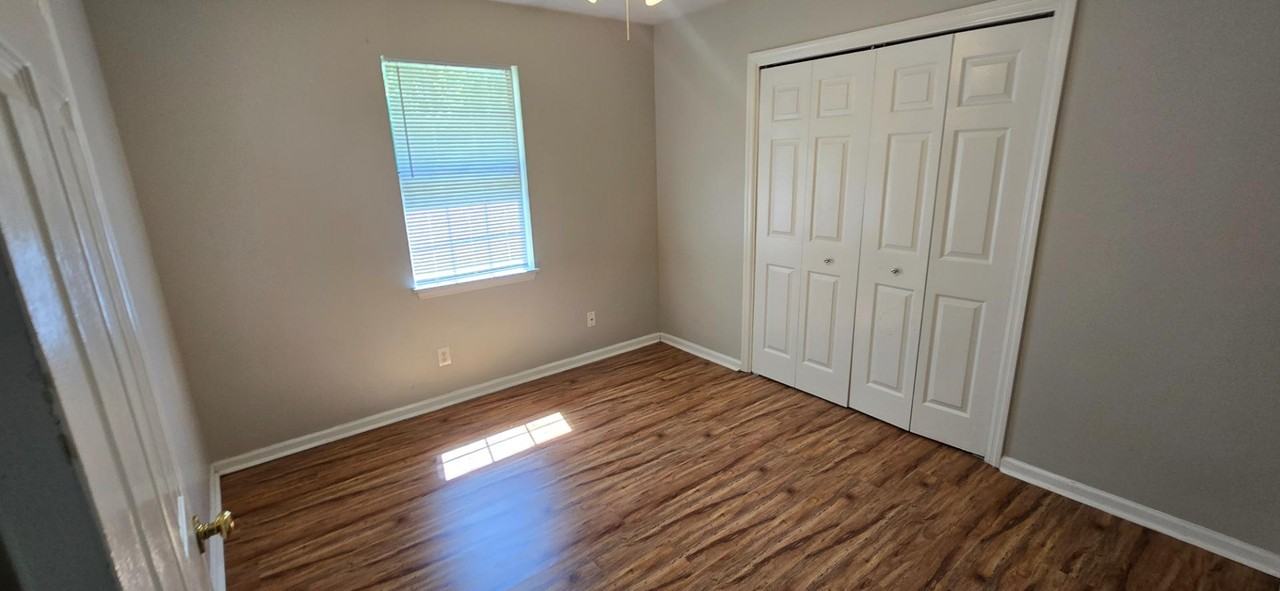 1064 Angel Dr - Photo 4 of 7