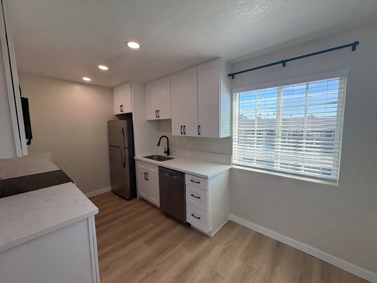 328 South Weitzel Street - Photo 5 of 34