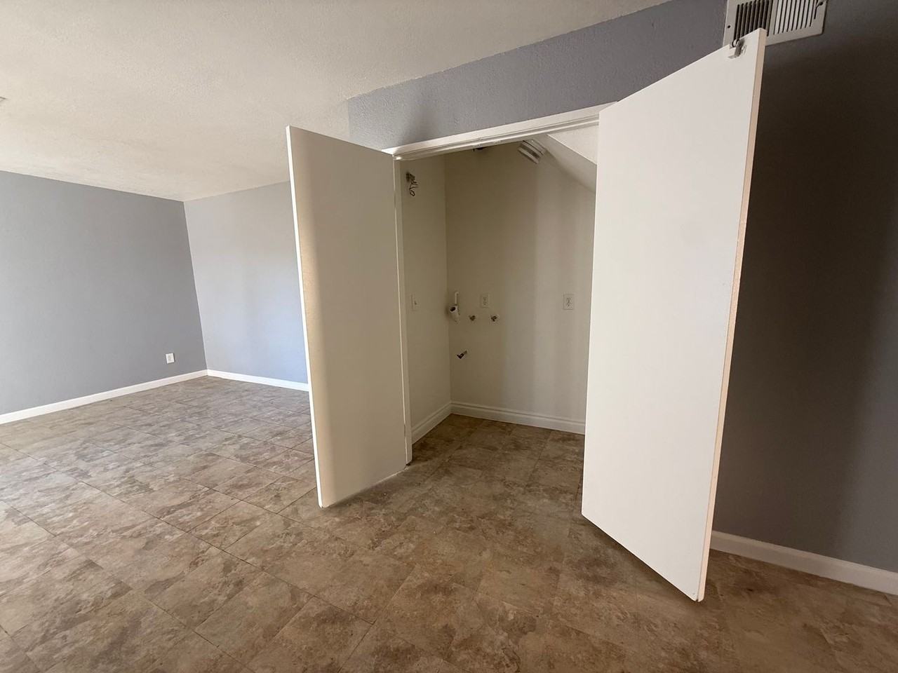Emerald Terrace Apartments - Photo 5 of 20