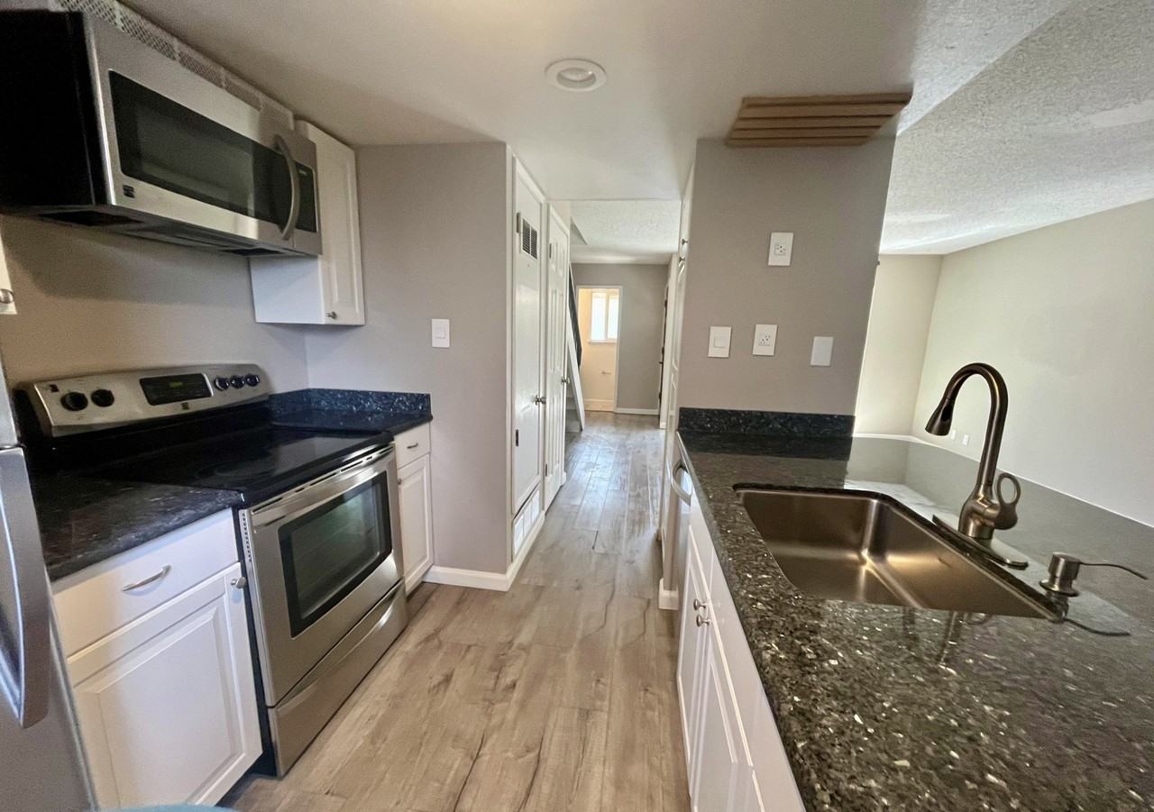 5472 Roundtree Pl #1 - Photo 5 of 26