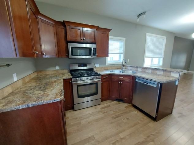 5520 35 St - Photo 3 of 20