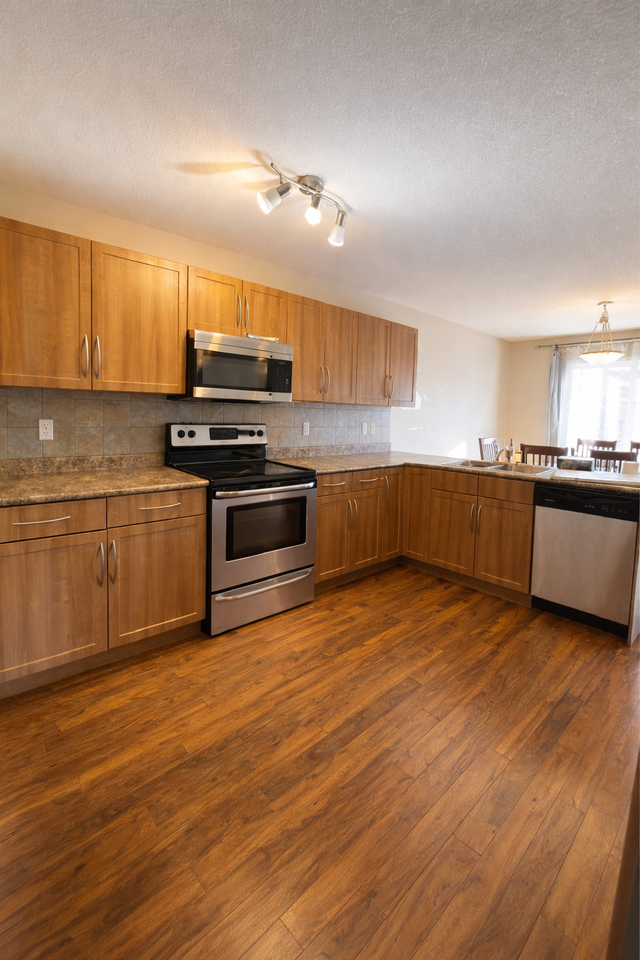 17113 6b Ave Sw - Photo 3 of 16