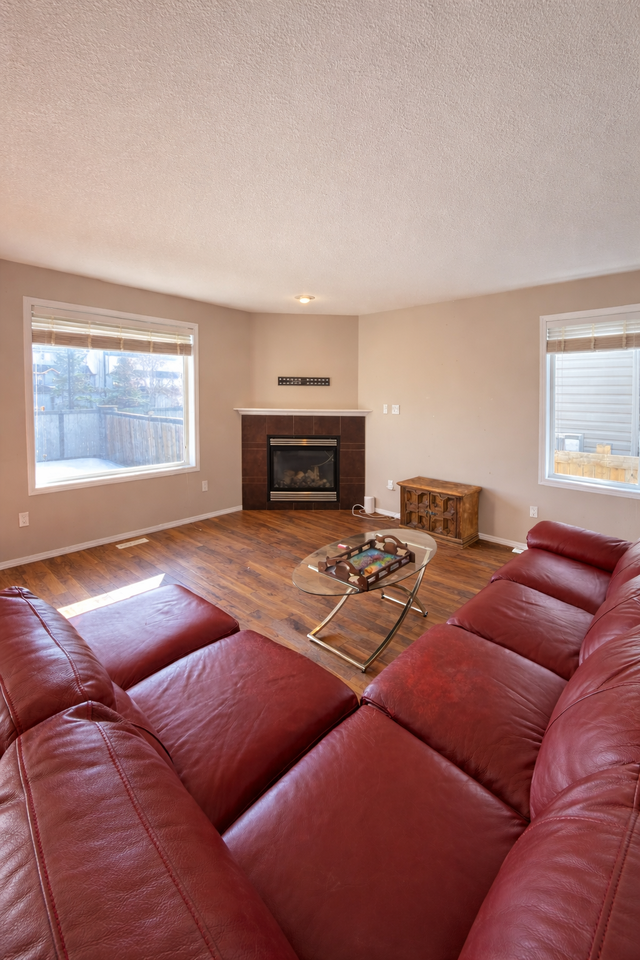 17113 6b Ave Sw - Photo 4 of 16