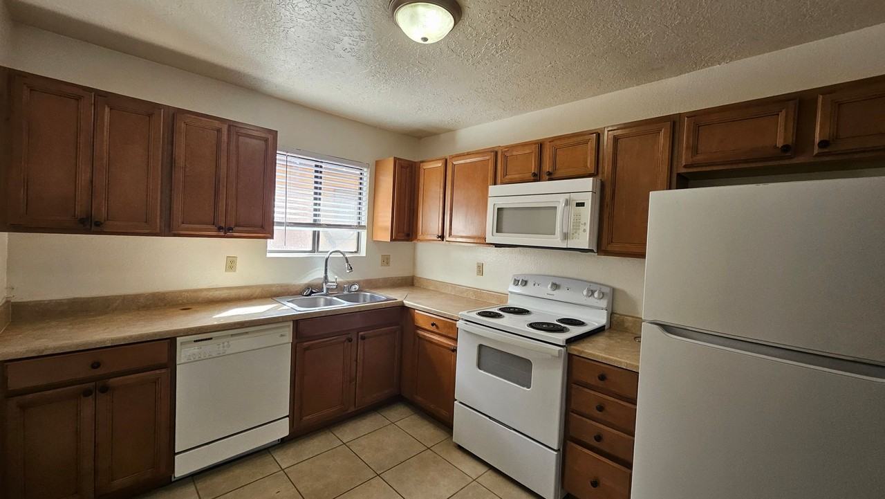 Courtyard Apartments - Photo 3 of 12