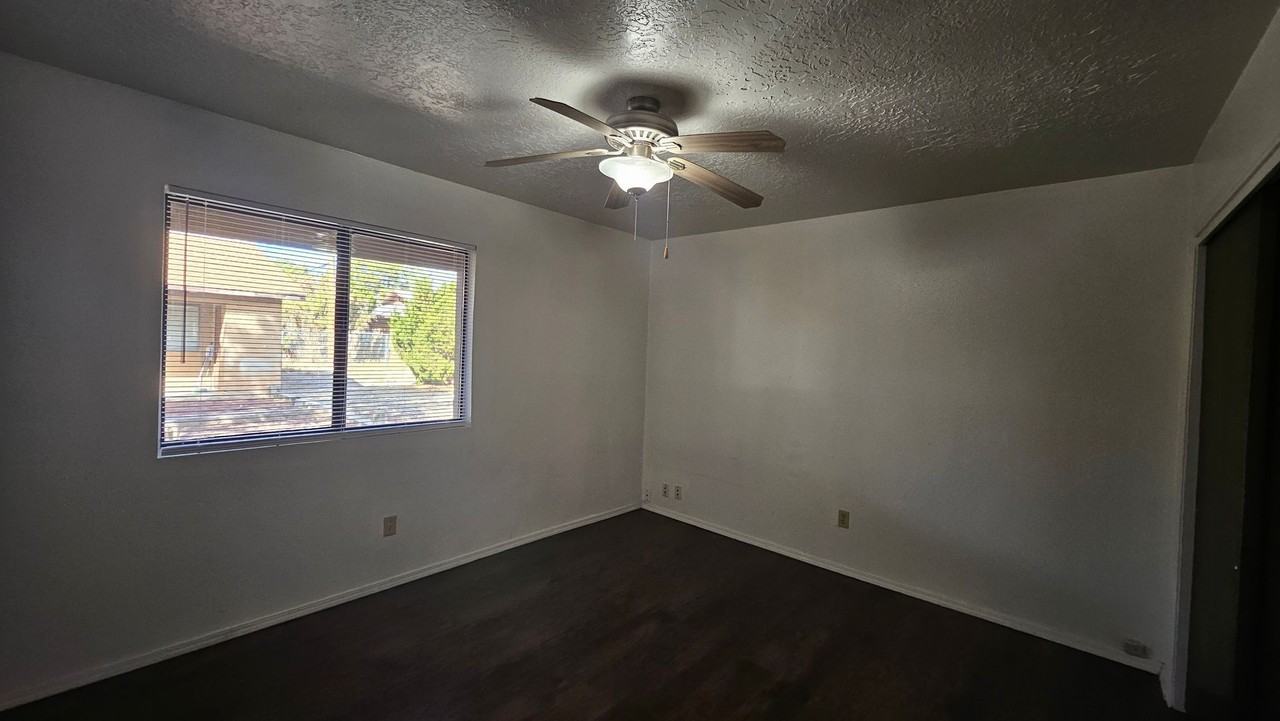 Courtyard Apartments - Photo 5 of 12